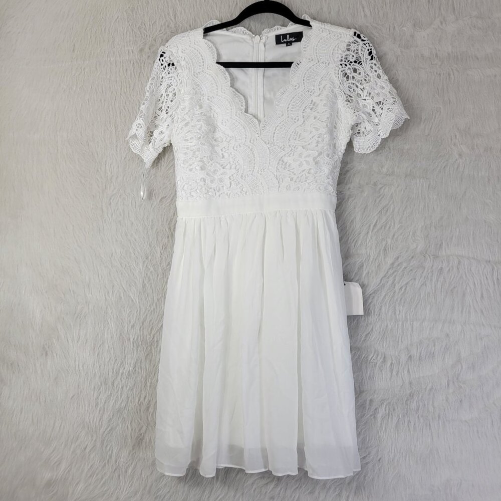 Lulu's Angel in Disguise White Lace Short Sleeve V-Neck Mini Skater Dress Small